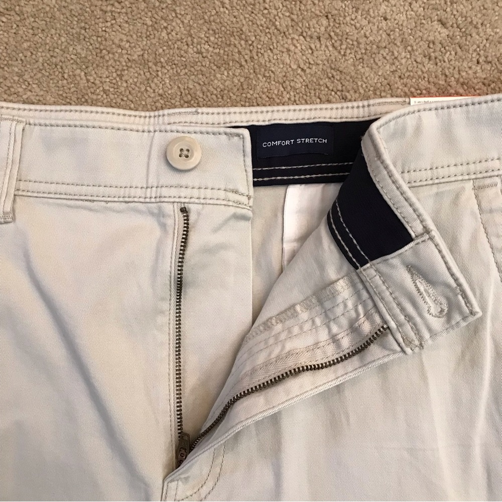 St Johns Bay Mens Cargo Shorts NEW Size 40 Comfort Stretch Putty Off White - Picture 6 of 10